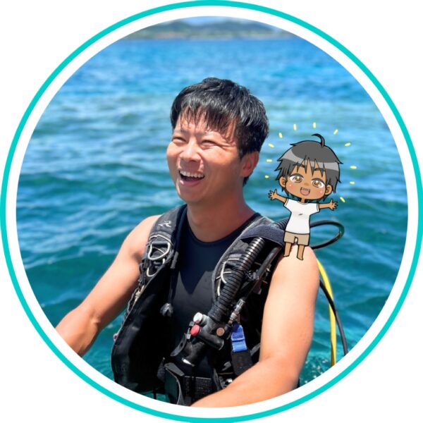 サンフィッシュ代表・浜佑介と相棒キャラクターの写真