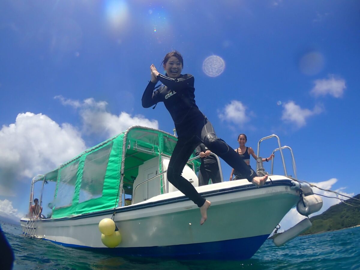 沖縄・石垣島の海へジャンプ！